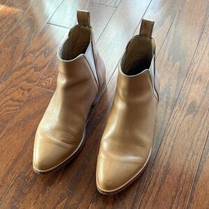 Women’s Nisolo Chelsea Ankle Boots leather almond size 6.5